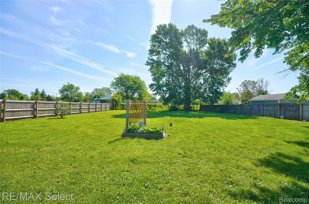 4075 Bristolwood Drive Flint Charter Township MI 48507