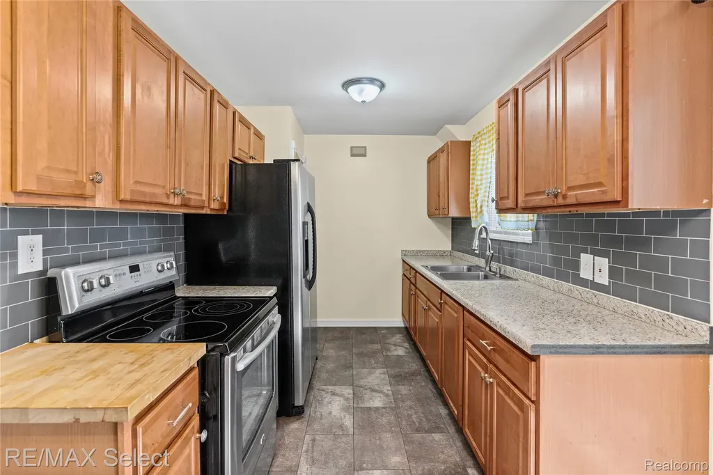 4075 Bristolwood Drive Flint Charter Township MI 48507