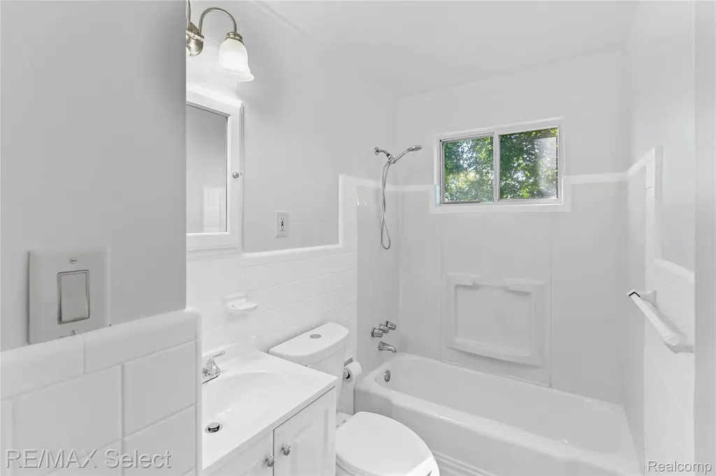 4075 Bristolwood Drive Flint Charter Township MI 48507