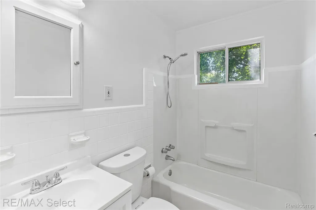 4075 Bristolwood Drive Flint Charter Township MI 48507