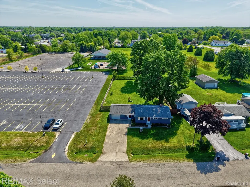 4075 Bristolwood Drive Flint Charter Township MI 48507