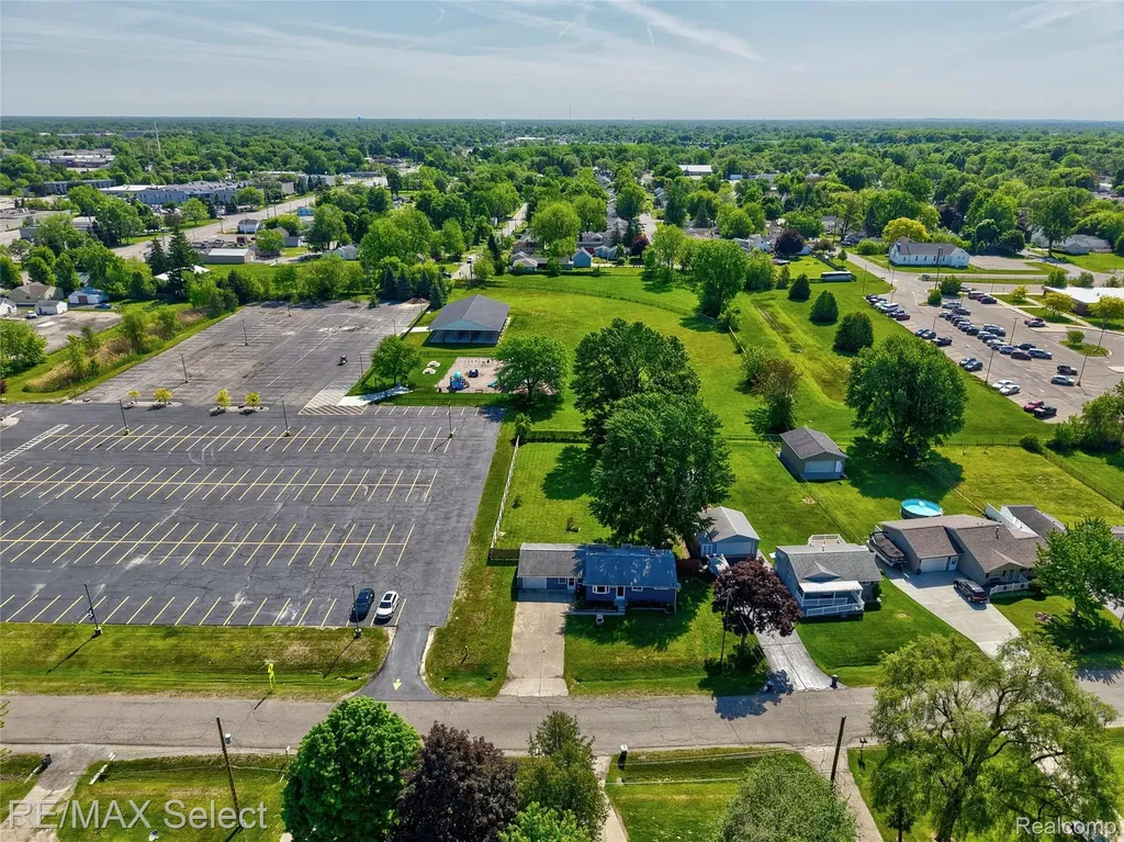 4075 Bristolwood Drive Flint Charter Township MI 48507