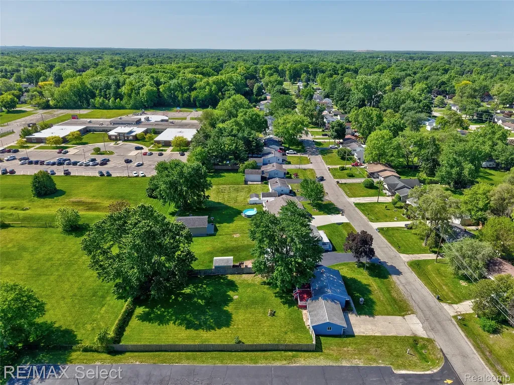 4075 Bristolwood Drive Flint Charter Township MI 48507