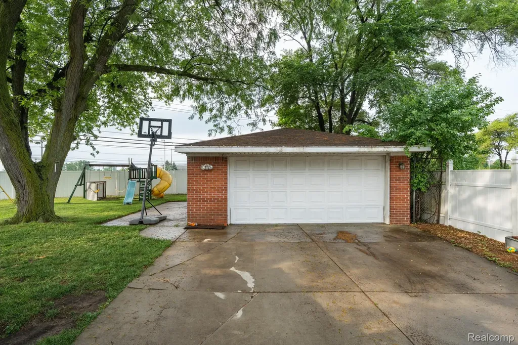 13961 Lyons Street Livonia City MI 48154