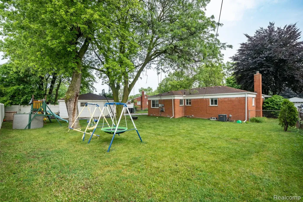13961 Lyons Street Livonia City MI 48154