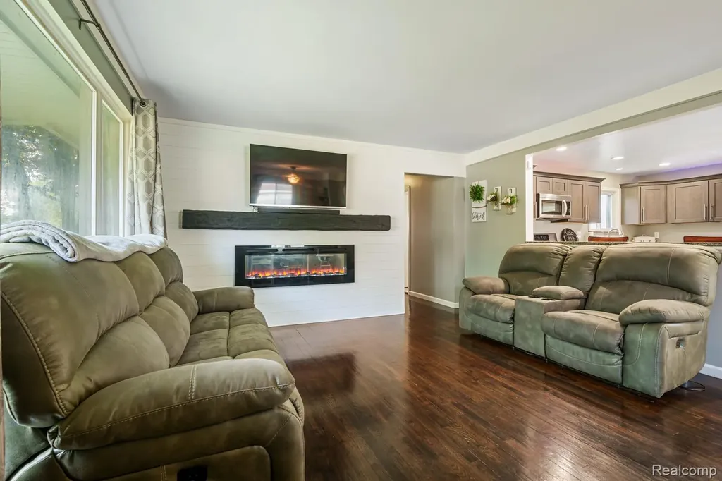 13961 Lyons Street Livonia City MI 48154