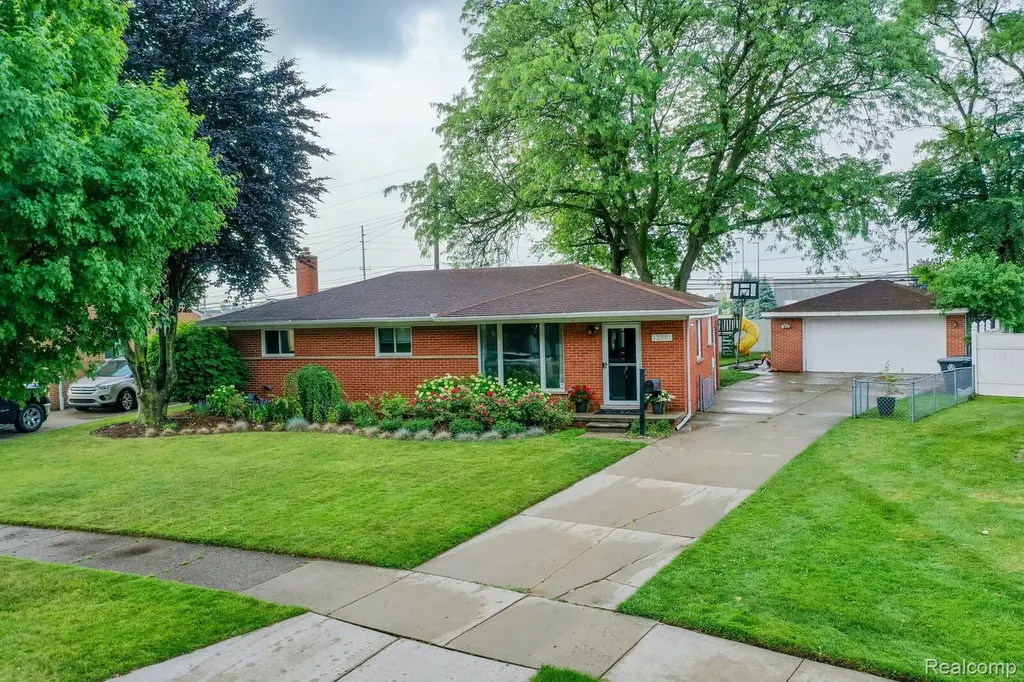 13961 Lyons Street Livonia City MI 48154