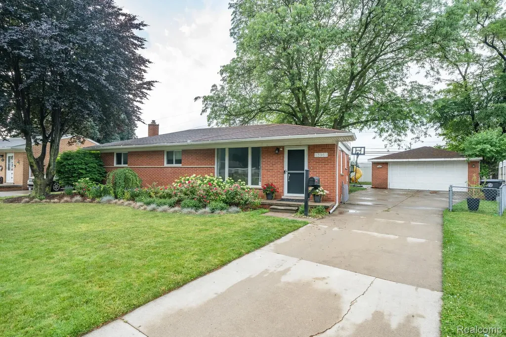 13961 Lyons Street Livonia City MI 48154