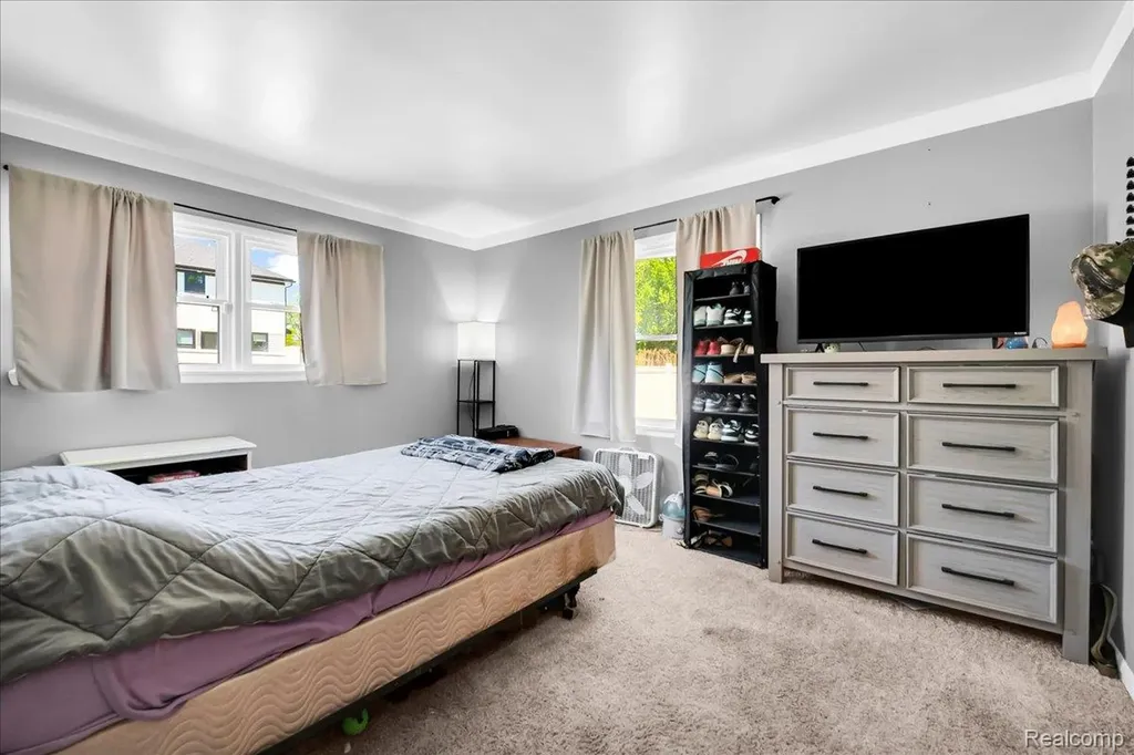 39401 Long Street Harrison Charter Township MI 48045