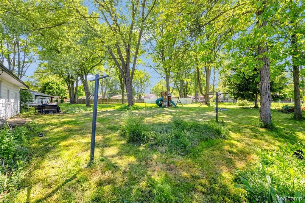 39401 Long Street Harrison Charter Township MI 48045
