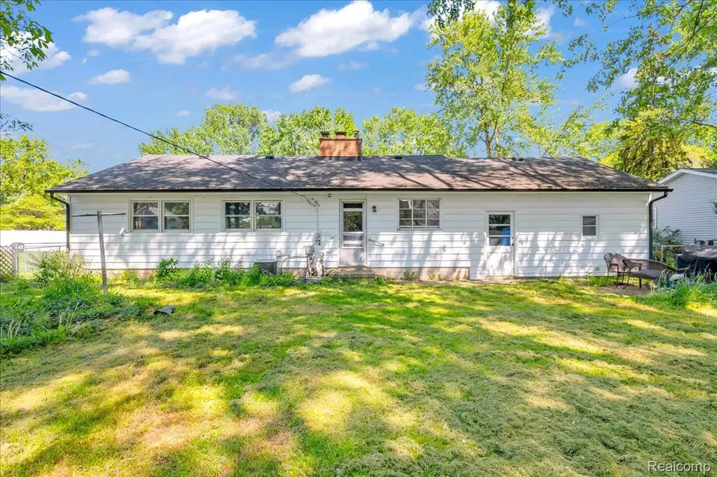39401 Long Street Harrison Charter Township MI 48045