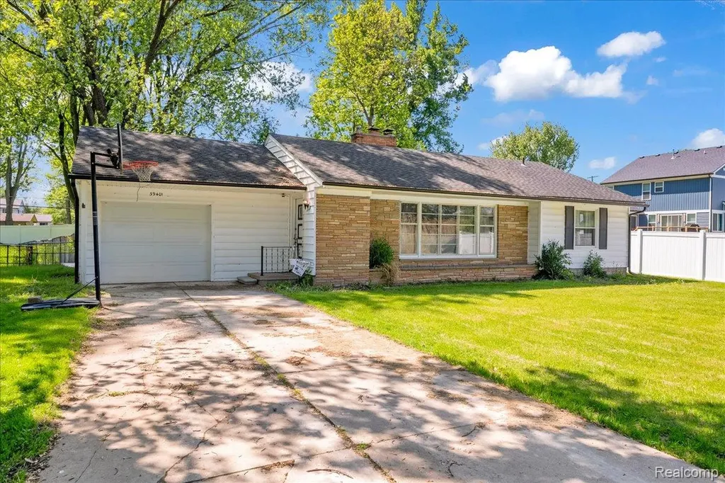 39401 Long Street Harrison Charter Township MI 48045