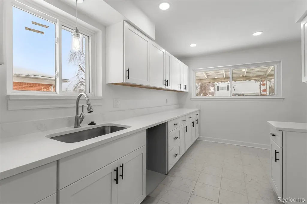 8932 Wormer Redford Charter Township MI 48239