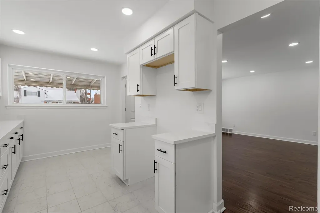8932 Wormer Redford Charter Township MI 48239