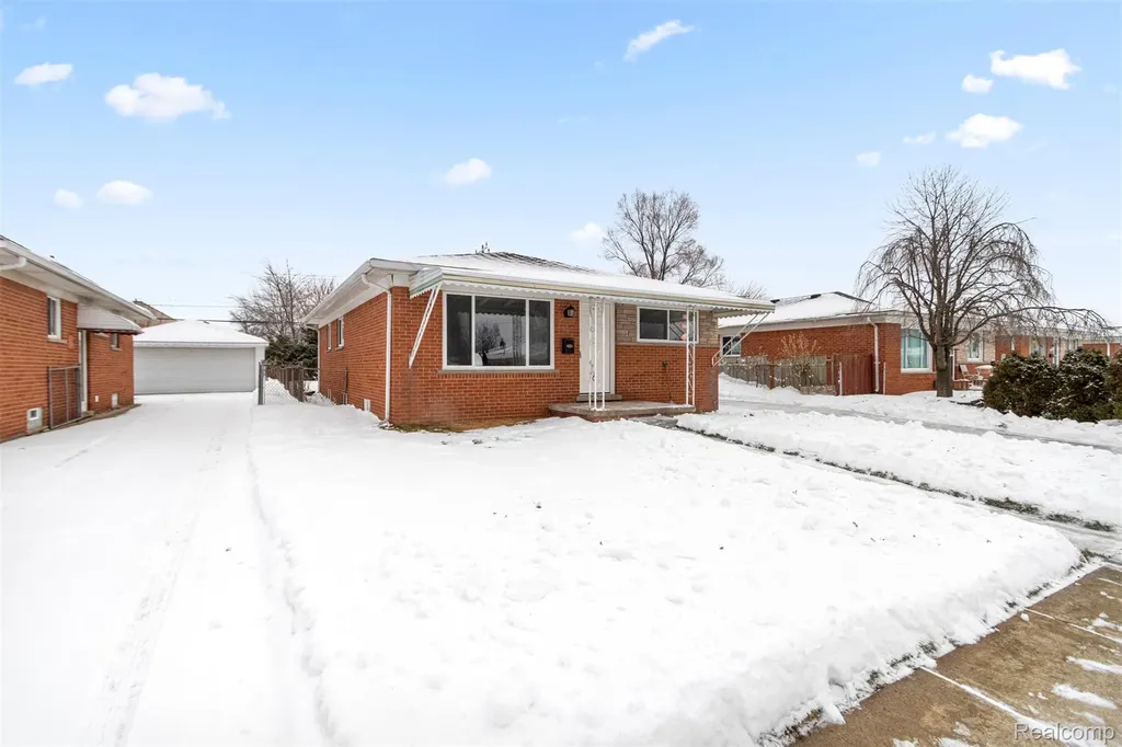 8932 Wormer Redford Charter Township MI 48239