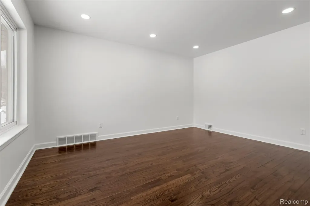 8932 Wormer Redford Charter Township MI 48239