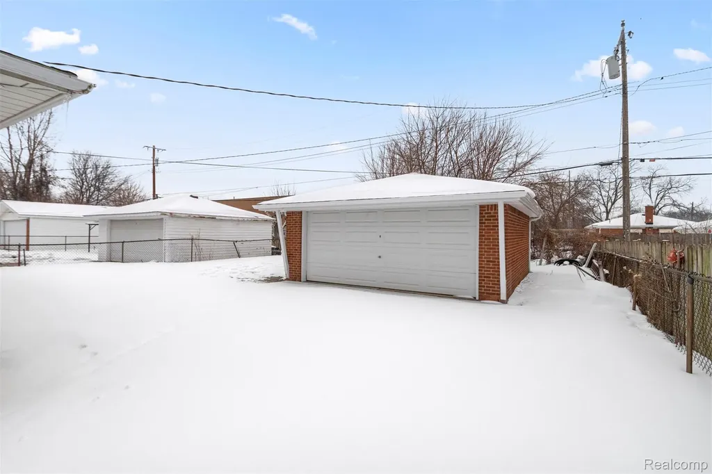 8932 Wormer Redford Charter Township MI 48239