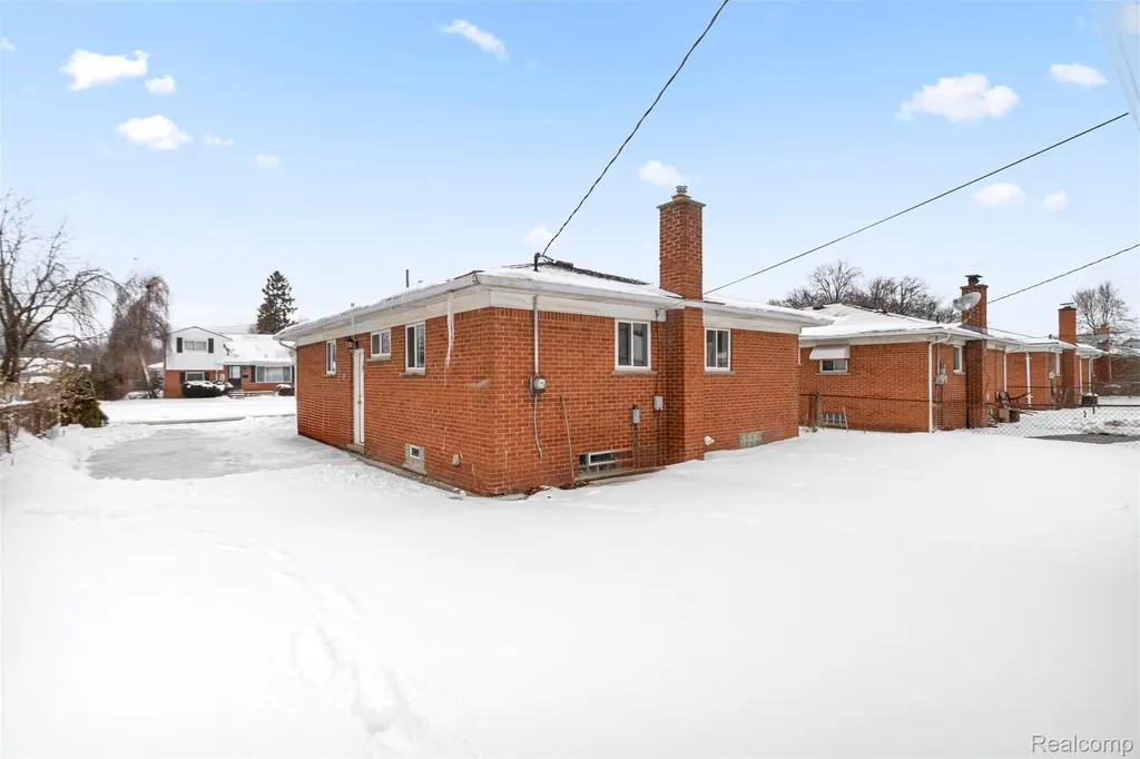 8932 Wormer Redford Charter Township MI 48239