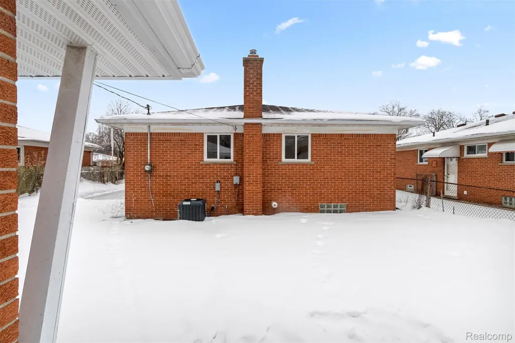 8932 Wormer Redford Charter Township MI 48239