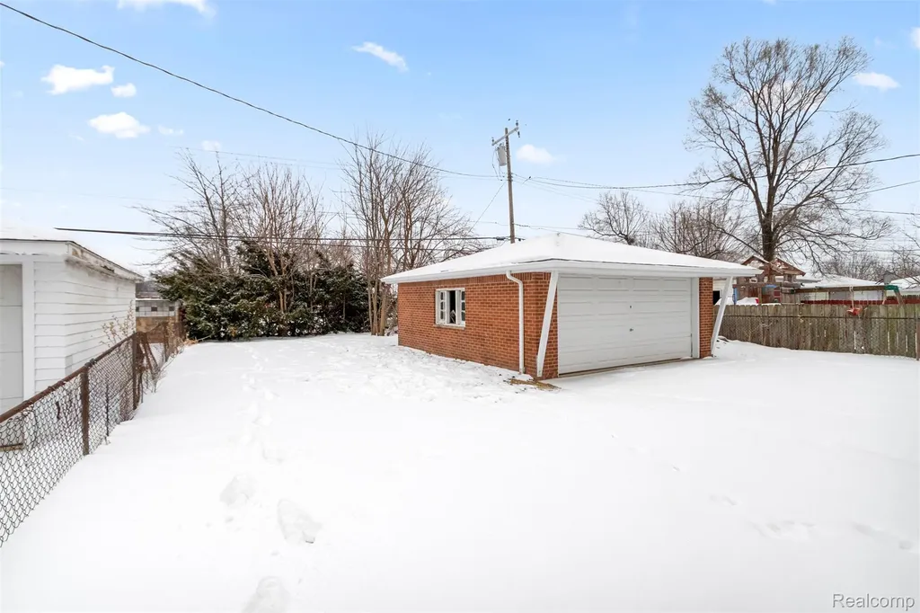 8932 Wormer Redford Charter Township MI 48239