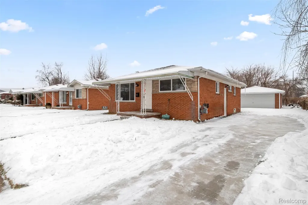 8932 Wormer Redford Charter Township MI 48239