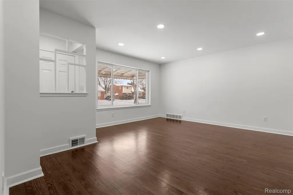8932 Wormer Redford Charter Township MI 48239