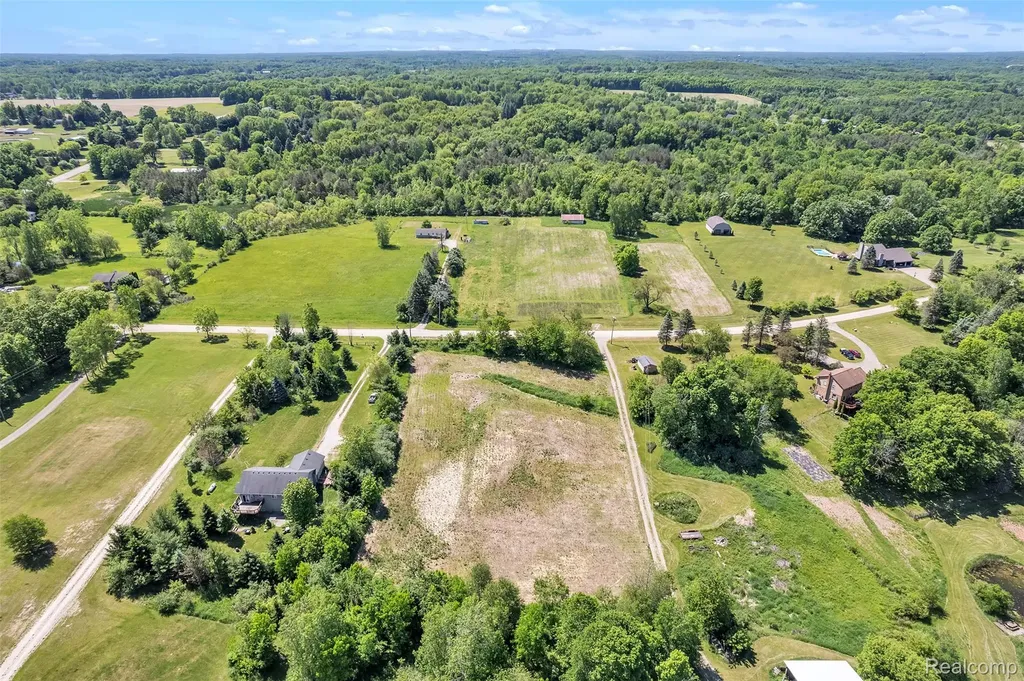 VL-000 Charles Huff Road Howell City MI 48855