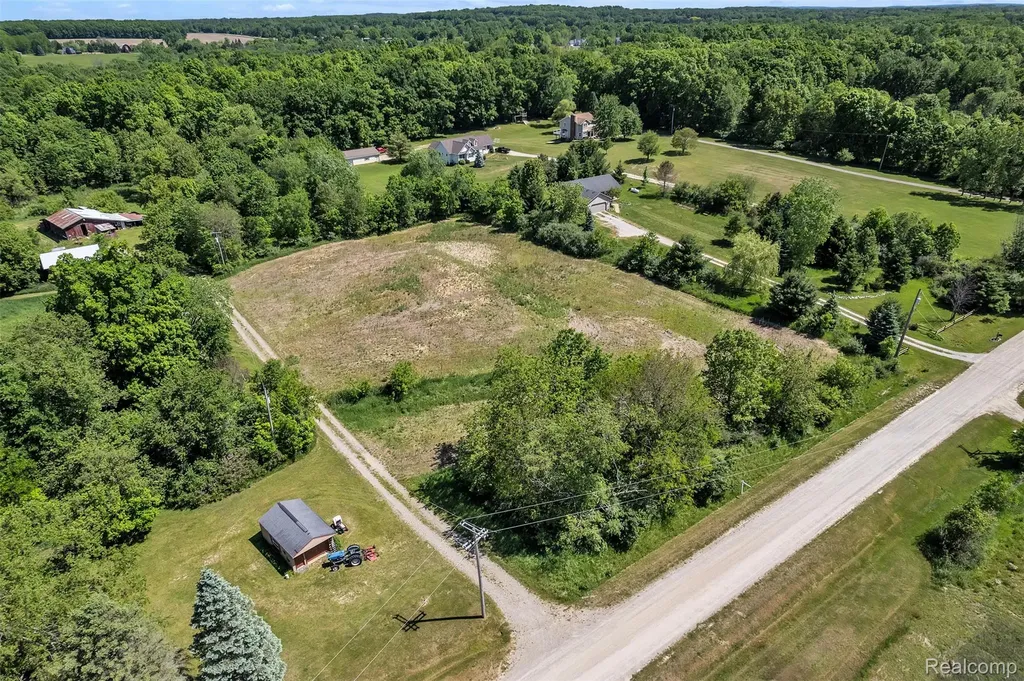 VL-000 Charles Huff Road Howell City MI 48855
