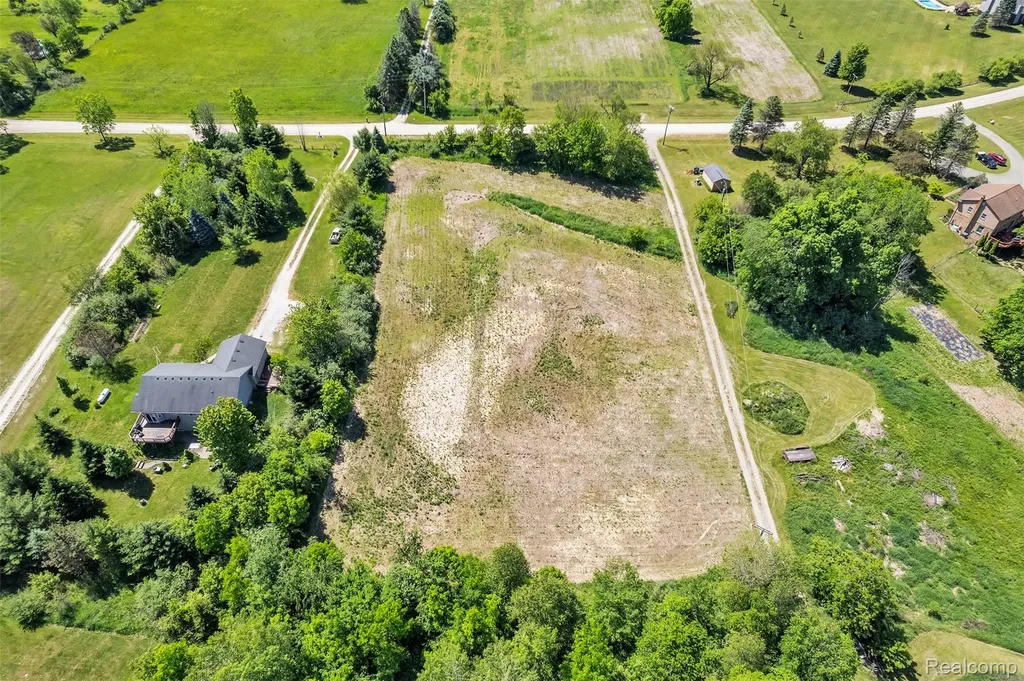 VL-000 Charles Huff Road Howell City MI 48855