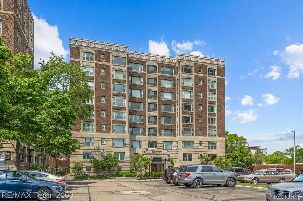 8120 E Jefferson Avenue Detroit City MI 48214