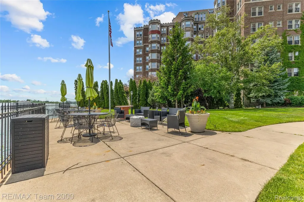 8120 E Jefferson Avenue Detroit City MI 48214