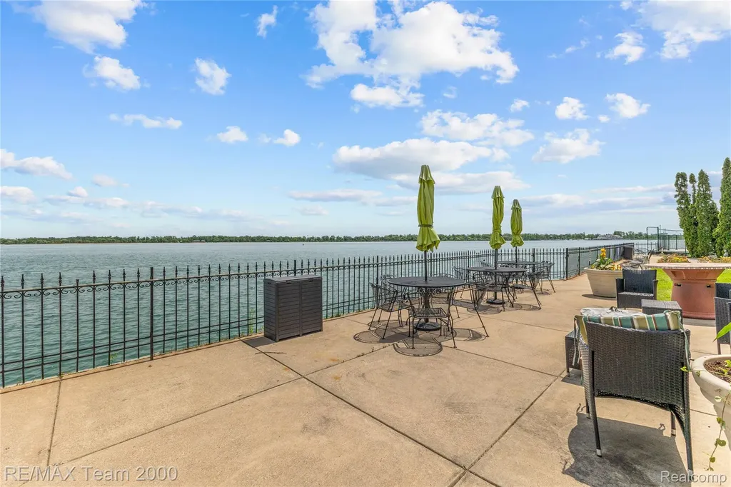 8120 E Jefferson Avenue Detroit City MI 48214
