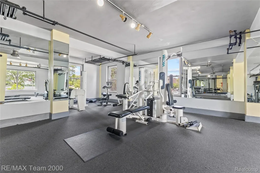8120 E Jefferson Avenue Detroit City MI 48214