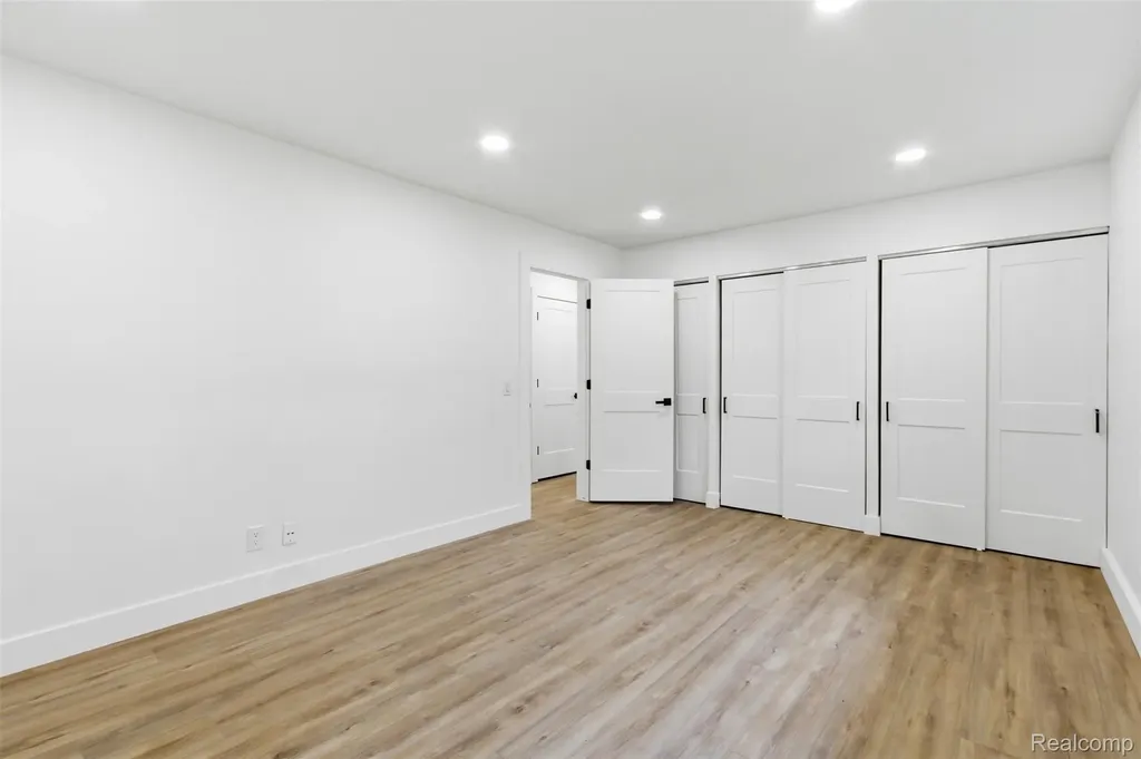2483 Walce Drive West Bloomfield Charter Township MI 48324