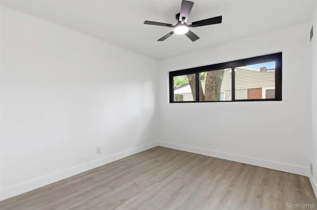2483 Walce Drive West Bloomfield Charter Township MI 48324