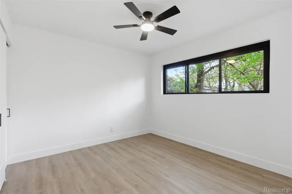 2483 Walce Drive West Bloomfield Charter Township MI 48324