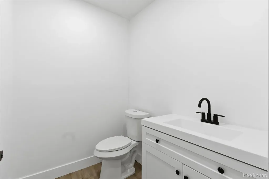 2483 Walce Drive West Bloomfield Charter Township MI 48324