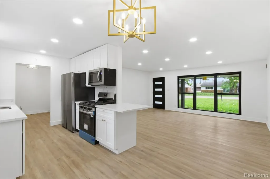 2483 Walce Drive West Bloomfield Charter Township MI 48324