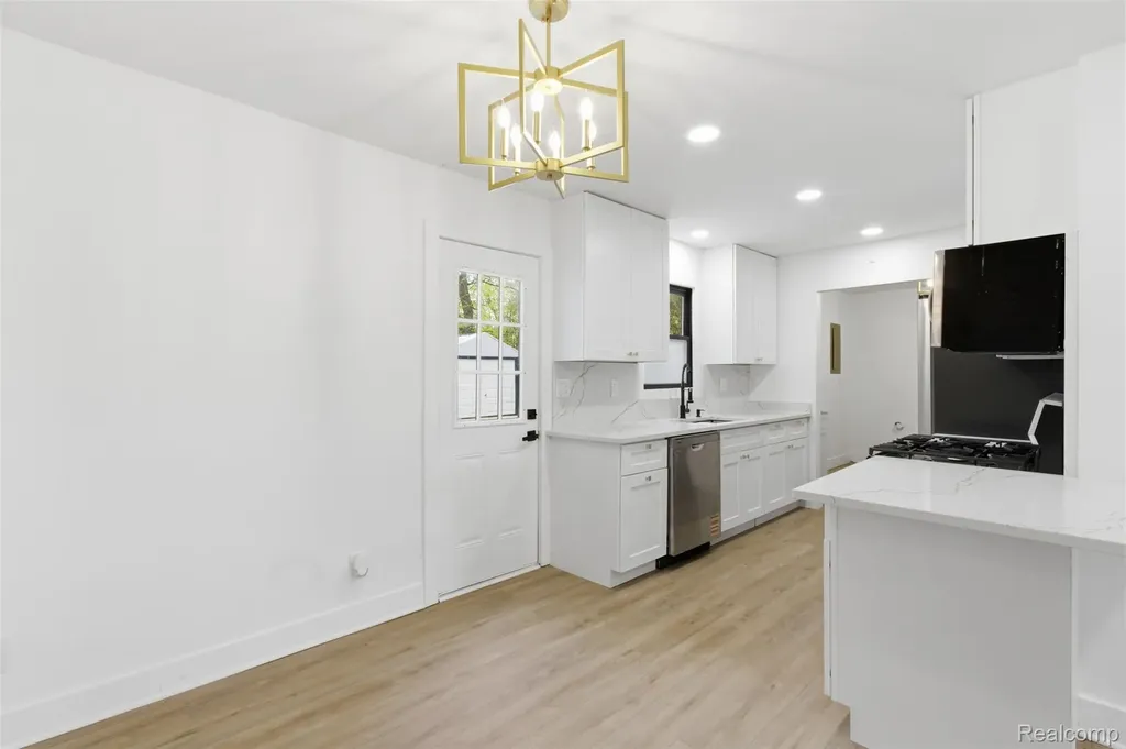 2483 Walce Drive West Bloomfield Charter Township MI 48324