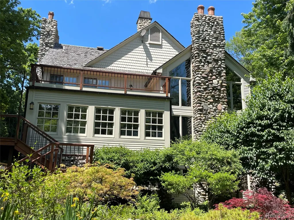 405 Bonnie Brier Street Birmingham City MI 48009