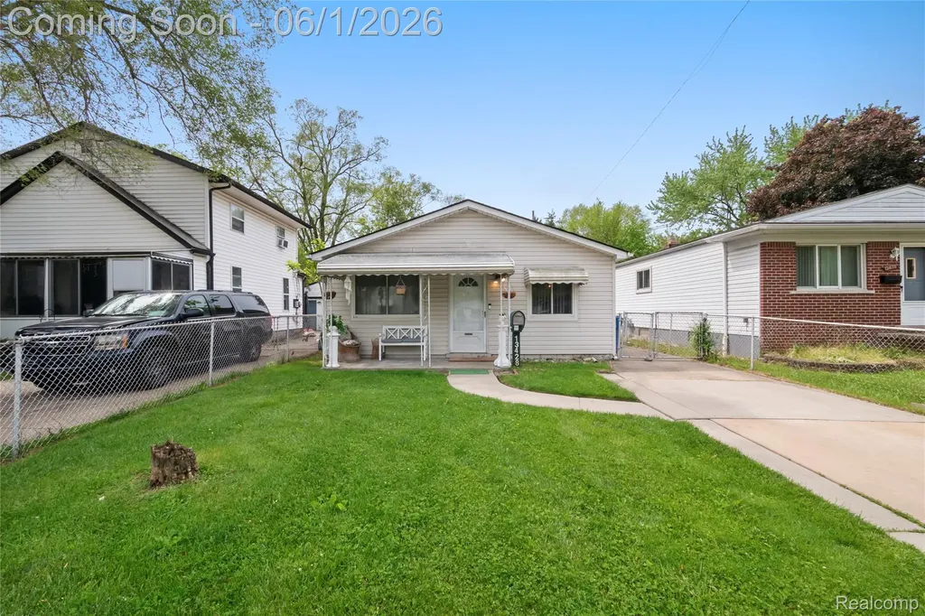 13428 Sarsfield Avenue Warren City MI 48089