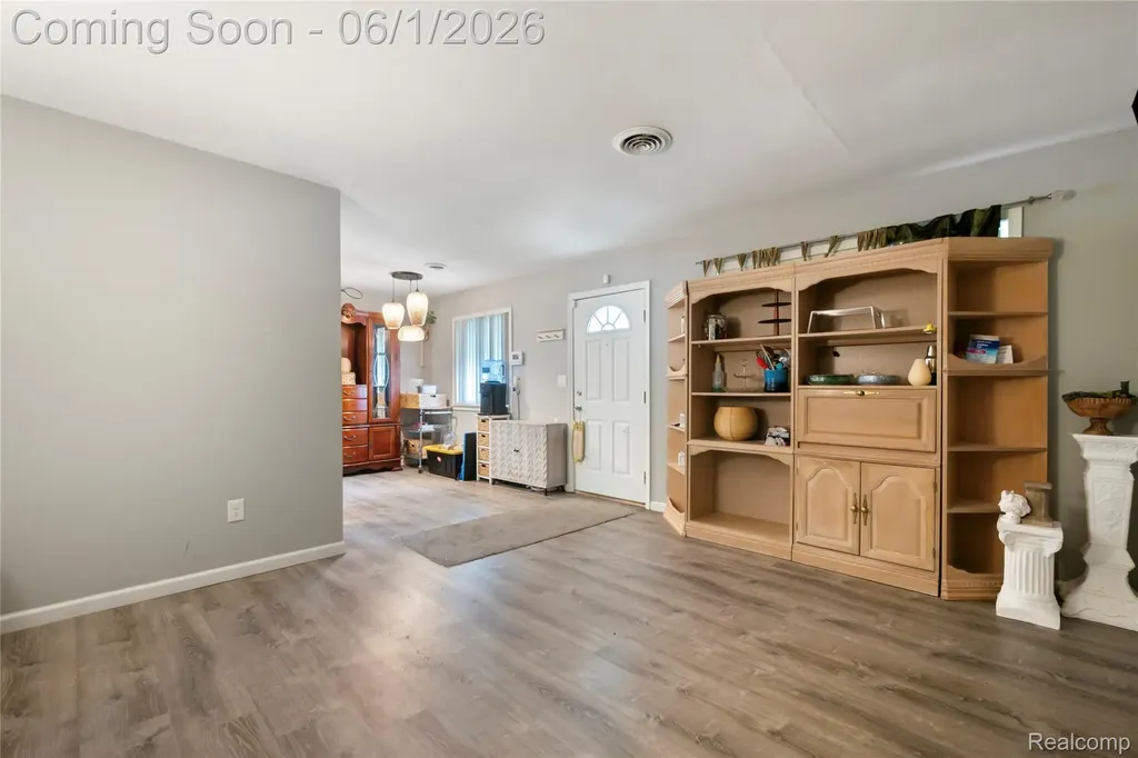 13428 Sarsfield Avenue Warren City MI 48089