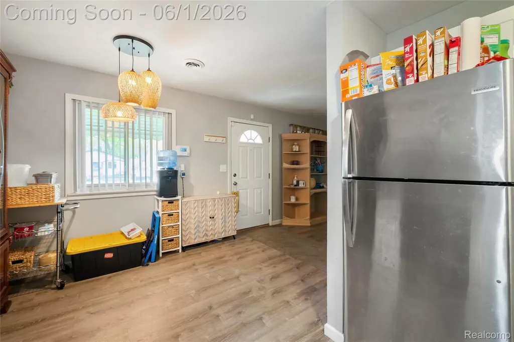 13428 Sarsfield Avenue Warren City MI 48089