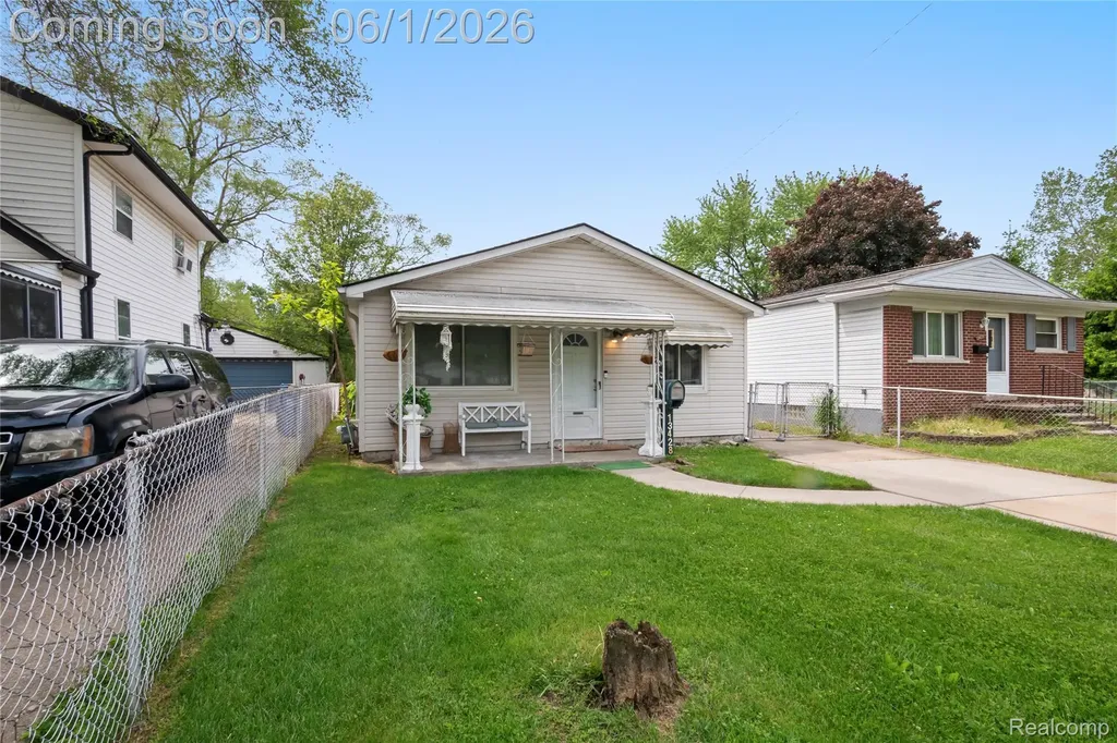 13428 Sarsfield Avenue Warren City MI 48089