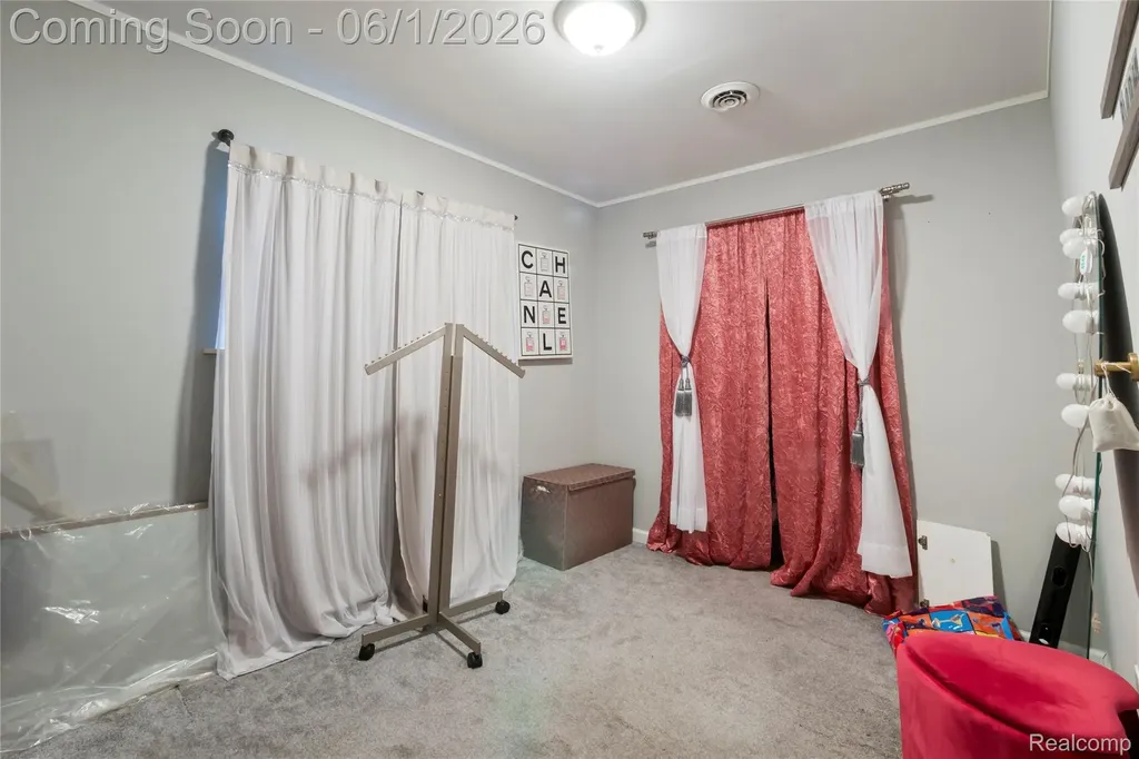 13428 Sarsfield Avenue Warren City MI 48089