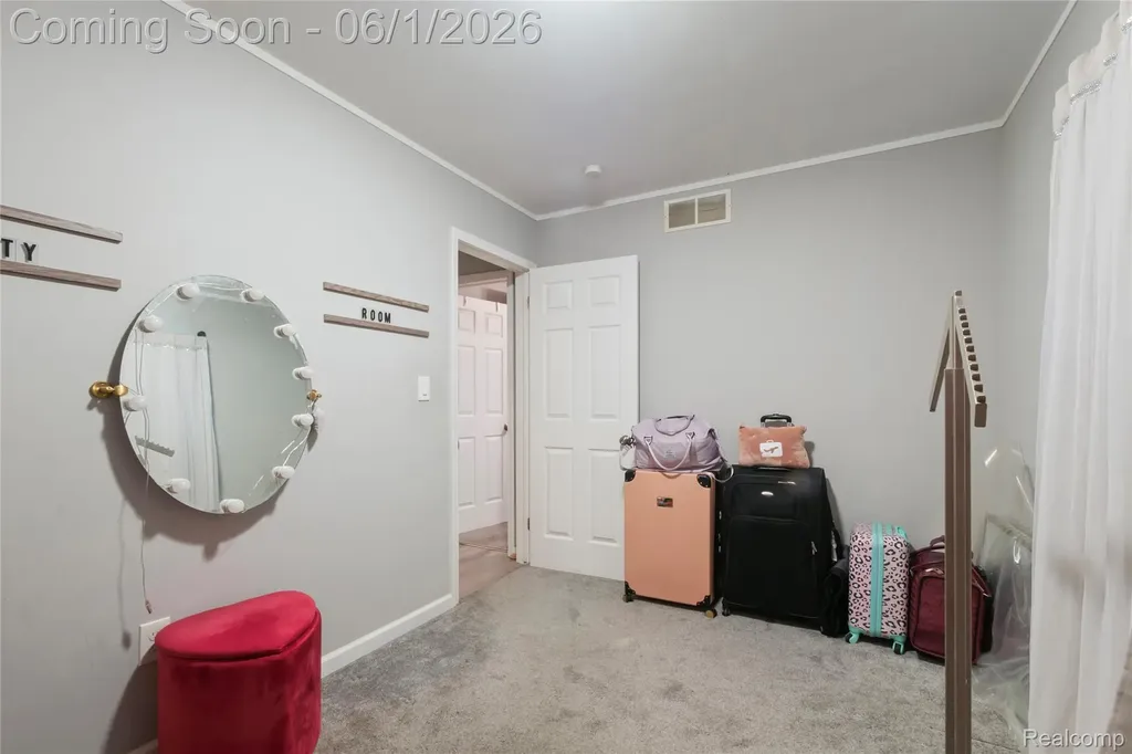 13428 Sarsfield Avenue Warren City MI 48089