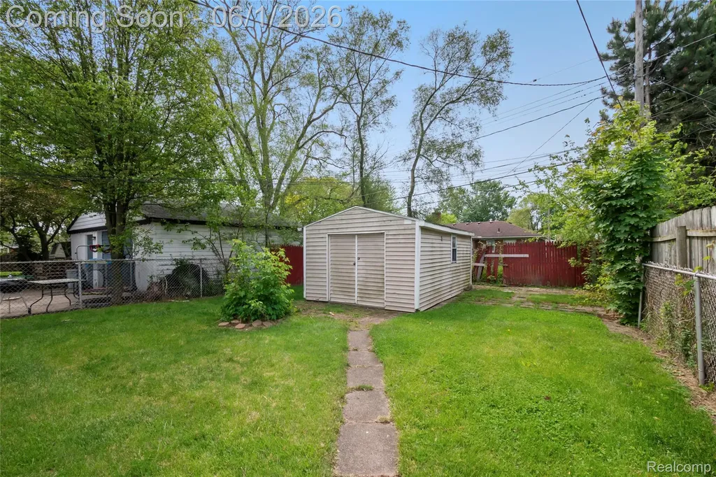 13428 Sarsfield Avenue Warren City MI 48089