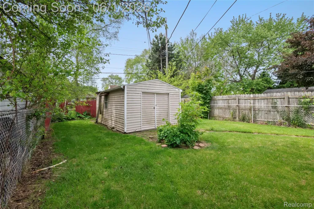 13428 Sarsfield Avenue Warren City MI 48089