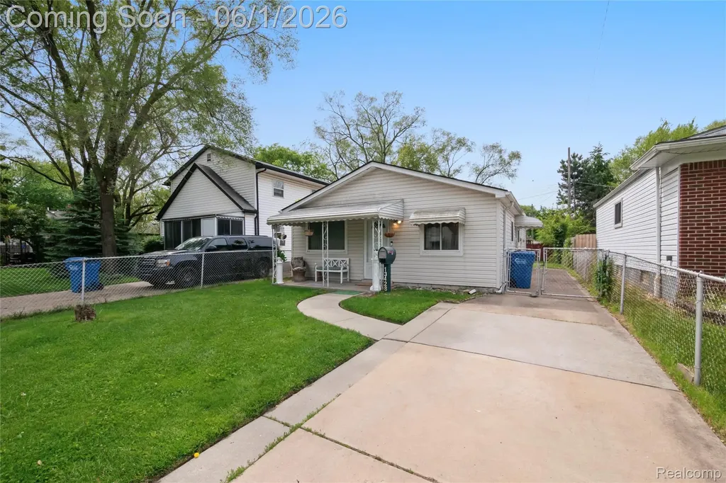 13428 Sarsfield Avenue Warren City MI 48089