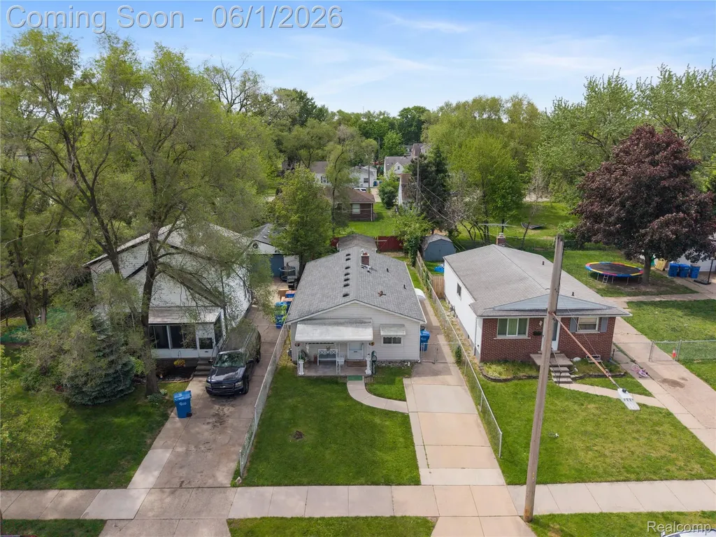 13428 Sarsfield Avenue Warren City MI 48089